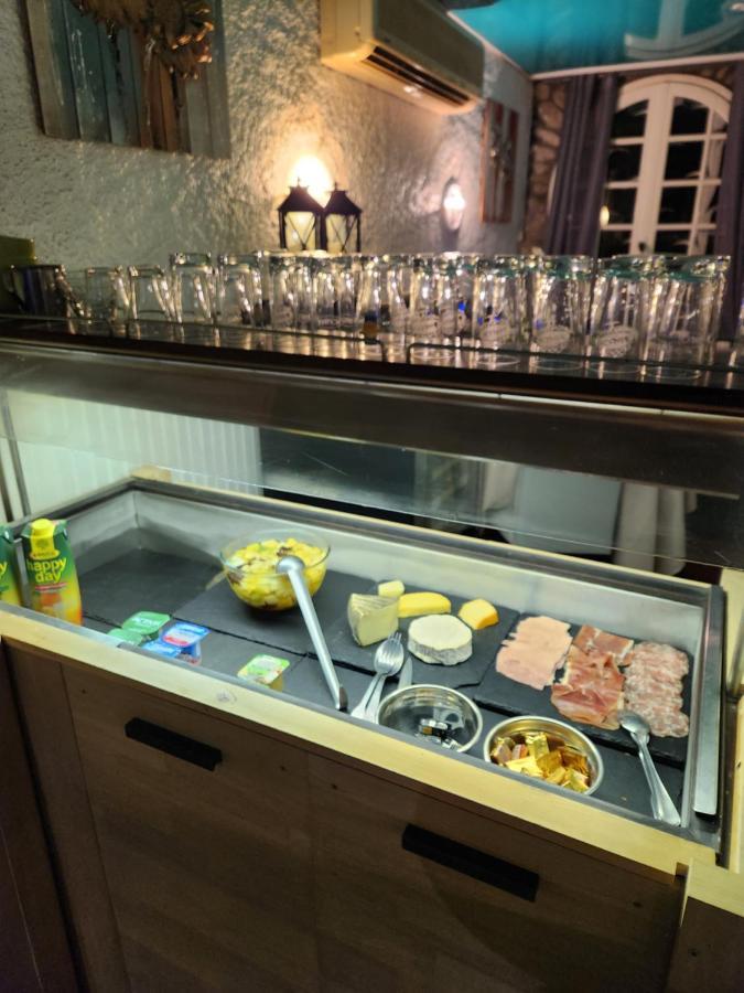 ארגלס-סור-מר Logis Hotel Restaurant Les Charmettes מראה חיצוני תמונה