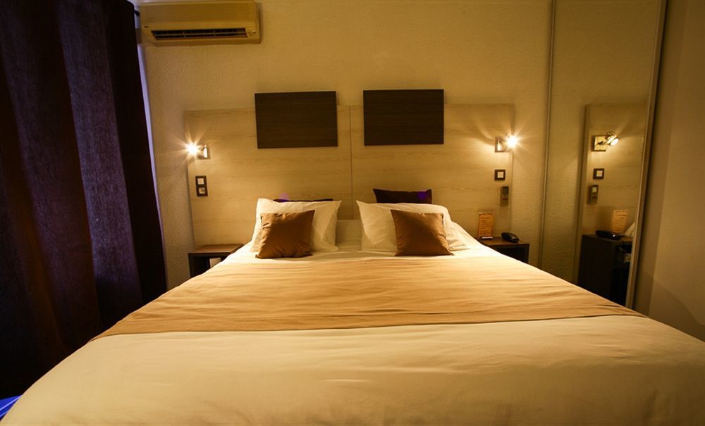 ארגלס-סור-מר Logis Hotel Restaurant Les Charmettes מראה חיצוני תמונה