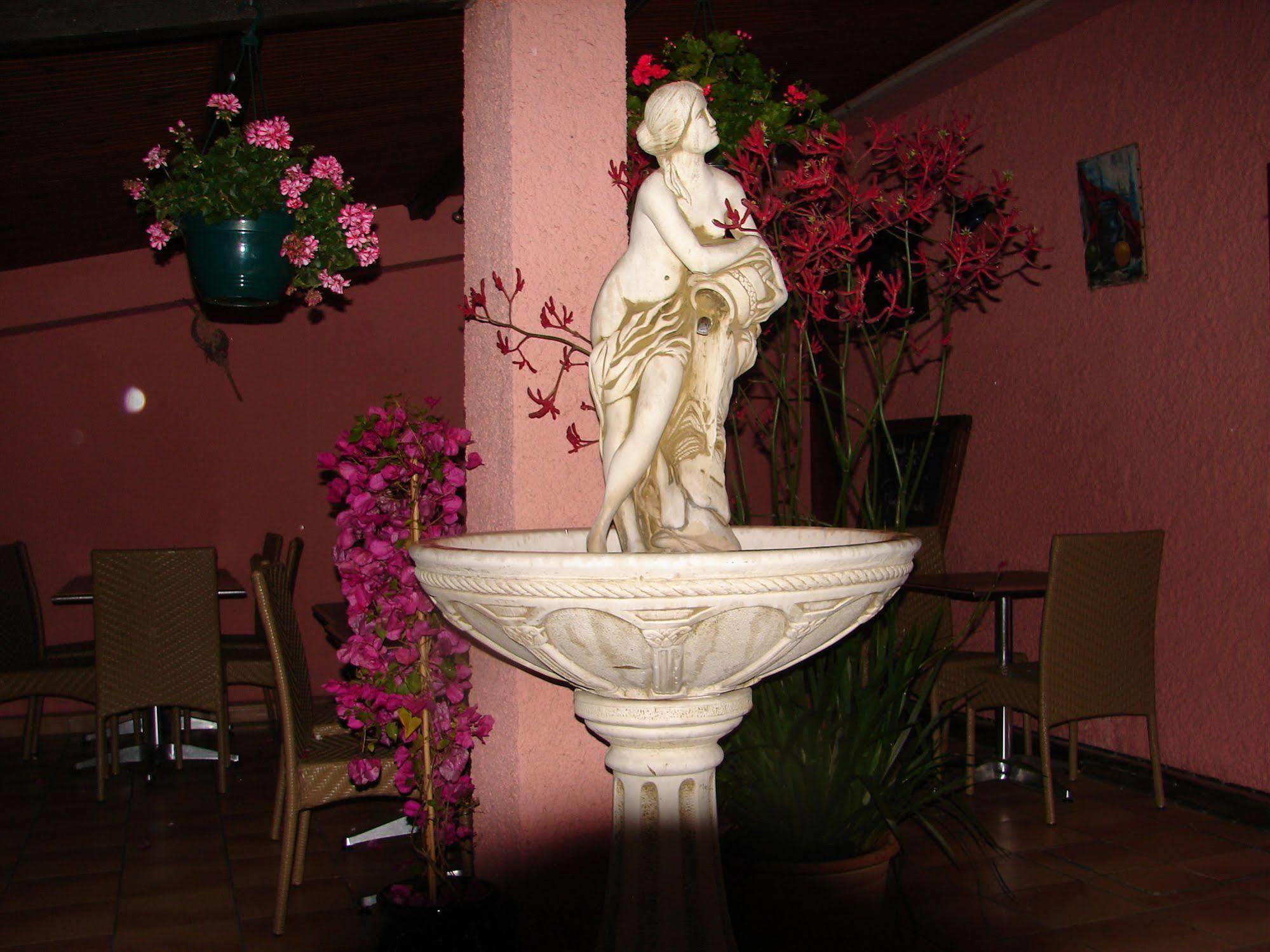 ארגלס-סור-מר Logis Hotel Restaurant Les Charmettes מראה חיצוני תמונה