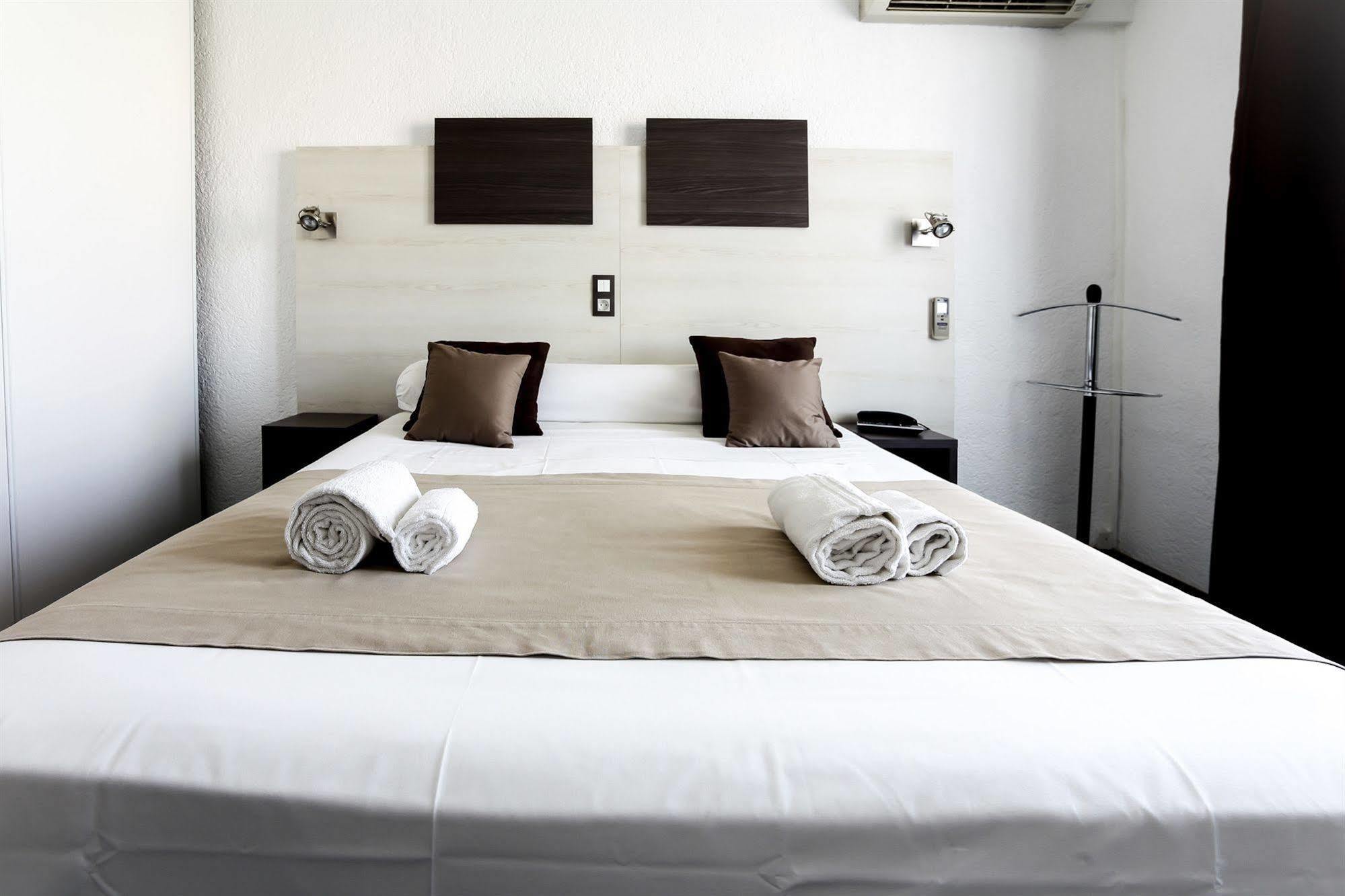 ארגלס-סור-מר Logis Hotel Restaurant Les Charmettes מראה חיצוני תמונה