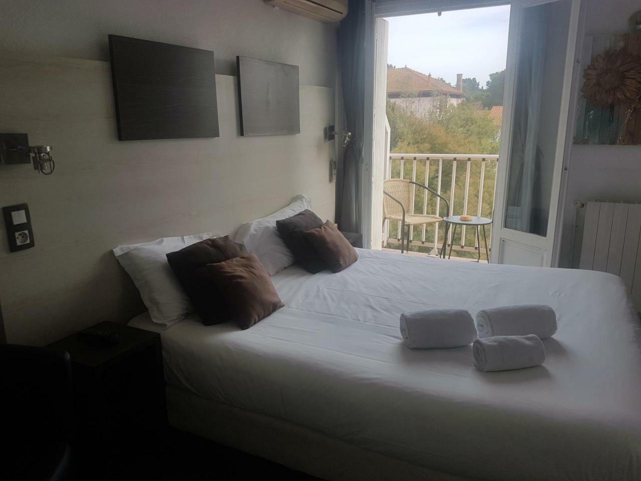 ארגלס-סור-מר Logis Hotel Restaurant Les Charmettes מראה חיצוני תמונה