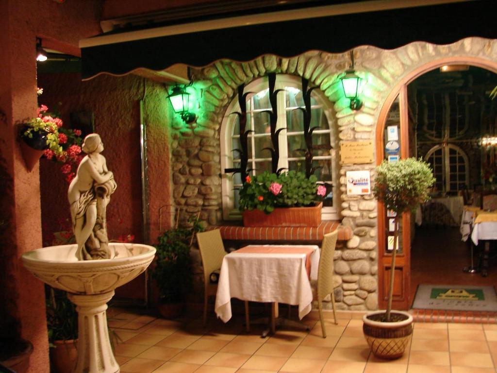 ארגלס-סור-מר Logis Hotel Restaurant Les Charmettes מראה חיצוני תמונה